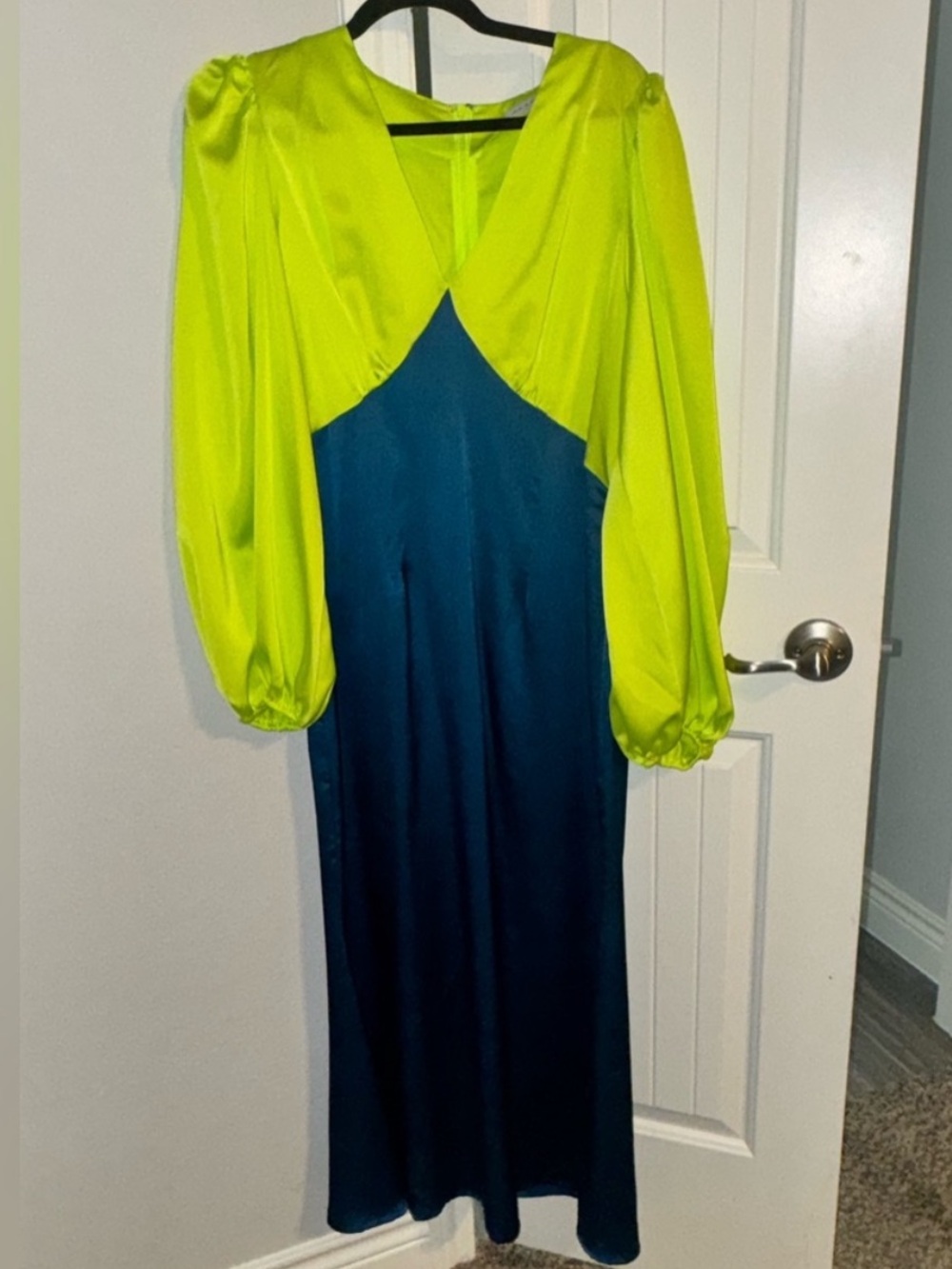 🍋🟩Satin Colorblock Dress - Picture 3 of 5